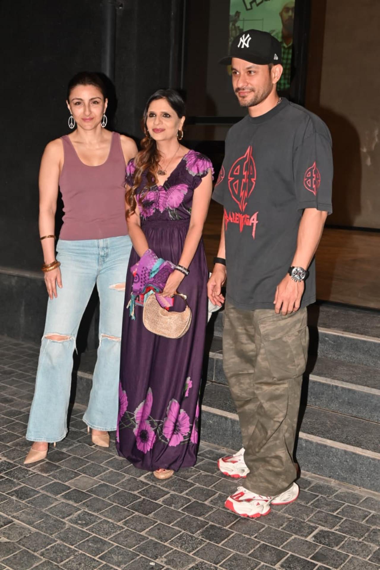 Saba posed with her sister and brother-in-law at the screening making up for a sweet family moment.